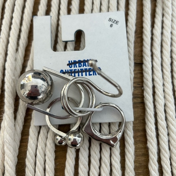 URBAN OUTFITTERS Bundle of Denim Chain-Embellished Chocker/set of 4 silver rings - Picture 10 of 11